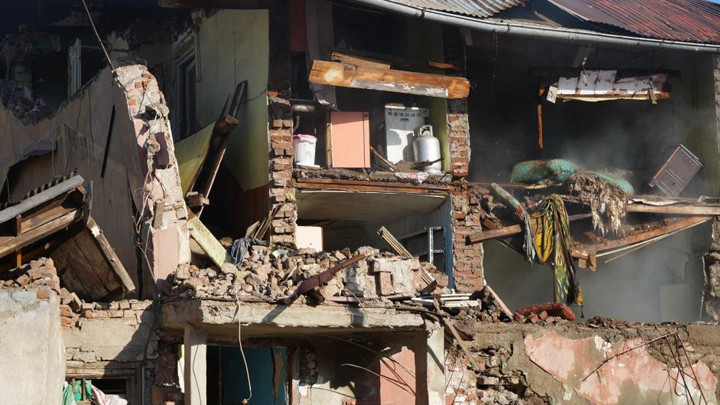 Son dakika… Erzurum’da doğal gaz patlaması: 2 ev çöktü, 1 yaralı