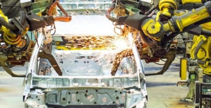 Tesiste bir ayda peş peşe yangın! Otomotiv devinin üretimi riskte