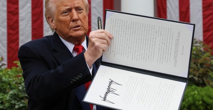 Trump imzaladı, ABD yeniden açıldı: Tarihin en uzun hükümet kapanması sona erdi