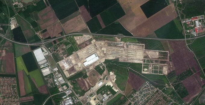 Türkiye’de çivi çakmadı, Macaristan’da bitiriyor