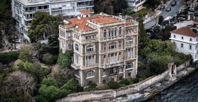 Türkiye'nin en pahalı yalısı satışa çıktı: 23 tane odası var