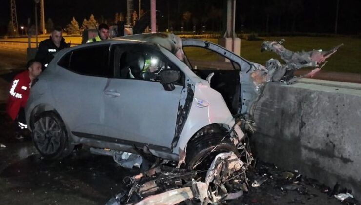 Tuzla’da otomobil gişelere saplandı: Sürücü öldü