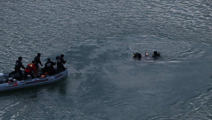 Van’da baraj gölüne yuvarlanan otomobildeki 3 kişi öldü