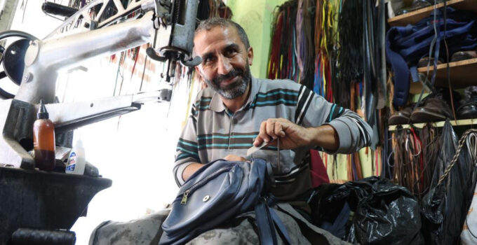 Videosu viral olan ayakkabı boyacısı: Her yıl tatile giderim