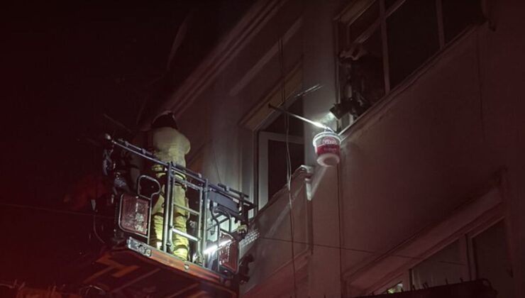 Yangında mahsur kalan 4 kişi kurtarıldı