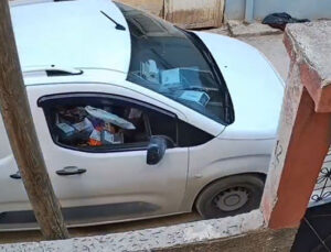 Araçtan bile inmedi! Kargocunun teslimat şekli ‘pes’ dedirtti