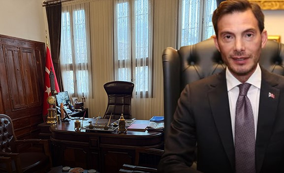 Başkanın makam odasından çıkan dinleme cihazındaki sim kart, cihazı bulan kişinin üstüne kayıtlı çıktı