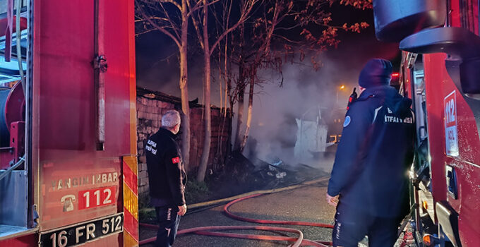 Bursa’da barakada yangın