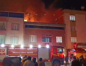 Bursa’da iki katlı evin çatısında yangın çıktı