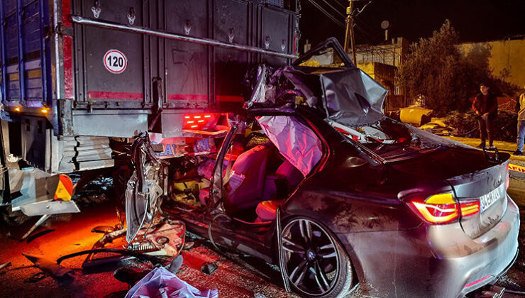 Korkunç kaza! Otomobil kamyona arkadan çarptı: 1 ölü, 2 yaralı