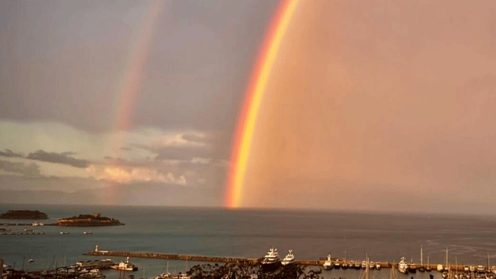 Kuşadası’nda muhteşem görüntü