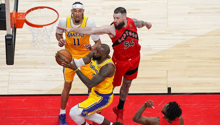 Lakers son saniye üçlüğüyle kazandı! LeBron James’in 1297 maçlık serisi sona erdi