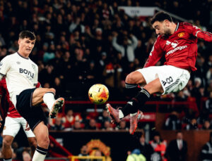 Manchester United’a West Ham engeli!