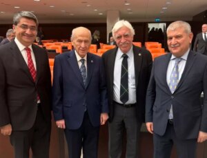 Meclis’te dikkat çeken kare! Fotoğrafa düştüğü not dikkat çekti