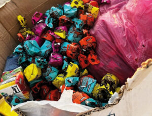 Rengarenk paketlerde ölüm tuzağı… Çocukları zehirleyeceklerdi