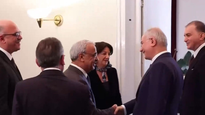 Son dakika… DEM Parti heyeti, AK Parti’yi ziyaret ediyor