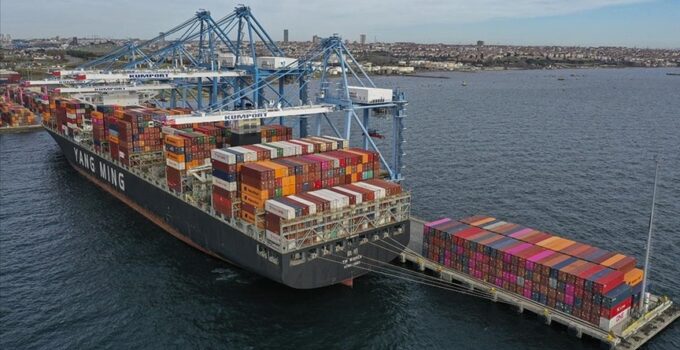 Ticarette yıllık satış hacmi yüzde 7,4 arttı: Perakende güçlü seyrini korudu