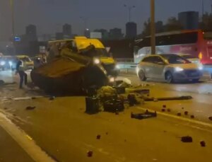 Yola çıkacaklar dikkat! Zincirleme kaza İstanbul’u kilitledi