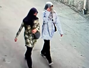 Yüzlerini eşarpla gizleyen anne-kız, girdikleri evlerden altın ve ziynet eşyası çaldı