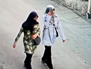 Yüzlerini eşarpla gizleyen anne-kız, girdikleri evlerden altın ve ziynet eşyası çaldı