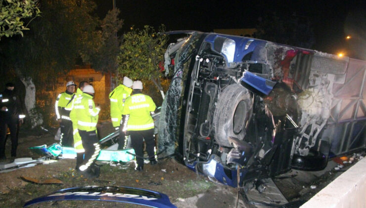 Adana’da yolcu otobüsü devrildi! Yaralılar var