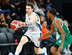 Anadolu Efes evinde Bursaspor’u mağlup etti!