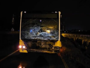 Arnavutköy’de İETT otobüsü, ticari araçla çarpıştı: 1 ölü, 1 yaralı