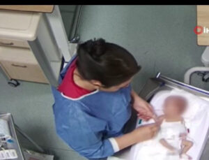 Bebeği darbeden hemşire polise teslim oldu