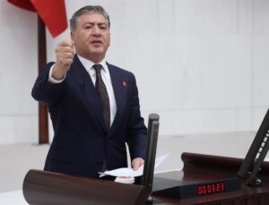 CHP’li Murat Emir’den Meclis’in tatile girmesine tepki: ‘Emekli 20 bin liraya mahkum edilmişken bu Meclis tatil yapamaz!’