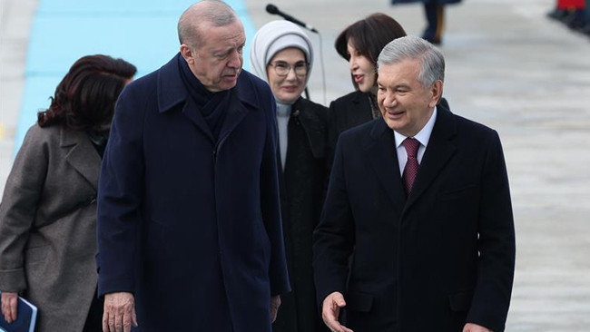 Cumhurbaşkanı Erdoğan, Özbekistan Cumhurbaşkanı Mirziyoyev’i karşıladı