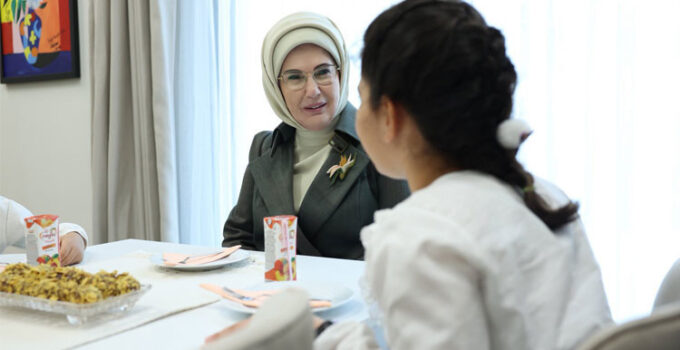 Emine Erdoğan: Şeyh Zayed Çocuk Evleri Sitesi Ek Yaşam Birimleri’nin hayırlı olmasını diliyorum