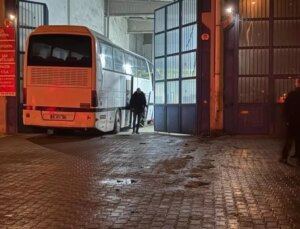 Feci ölüm! Tamir etmeye çalıştığı otobüsün altında kaldı