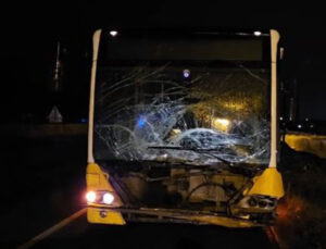 İETT otobüsü hafif ticari araçla çarpıştı: 1 ölü, 1 yaralı