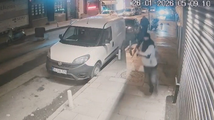 Kağıthane’de kalaşnikoflu saldırı! 18 yaşındaki saldırgan: ‘İşi dayı lakaplı kişiden 600 bin lira karşılığında aldım’