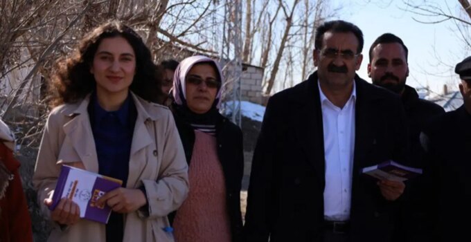 Malazgirt Belediyesi eşbaşkanları gözaltına alındı: Evlerine baskın yapıldı