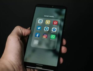 Meclis’ten geçti! Fransa’da 15 yaş altına sosyal medya yasağı