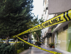 Miras kavgası büyüdü, akrabasının aracını kurşunladı