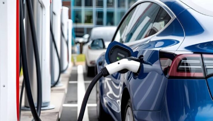 Soğuk havalarda en çok menzil kaybeden elektrikli araçlar belli oldu: Yarıya düşüyor