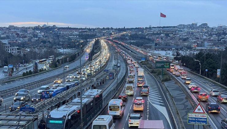 Son dakika… İstanbul’da trafik kilitlendi! Yoğunluk yüzde 87’ye kadar yükseldi