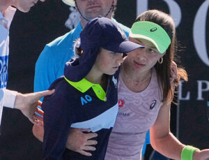 Top toplayıcı çocuğa yardım eden Zeynep Sönmez o anları anlattı: ‘Kim olsa aynı şeyi yapardı’