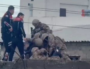 Adana’da hareketli dakikalar… Özel Harekat timleri operasyon düzenledi