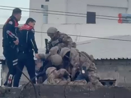 Adana’da hareketli dakikalar… Özel Harekat timleri operasyon düzenledi