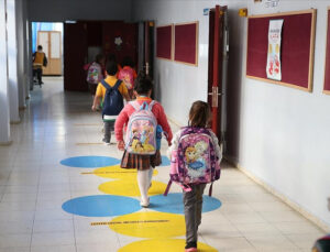 Adana’nın Feke ilçesinde taşımalı eğitime ara verildi