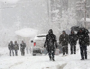AKOM’dan İstanbul için fırtına ve kar uyarısı… Hava sıcaklığı 2 ile 4 derece daha azalacak