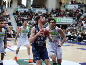 Anadolu Efes Denizli’de kaybetti!