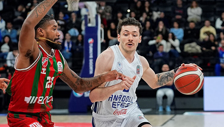 Anadolu Efes evinde Karşıyaka’yı mağlup etti!