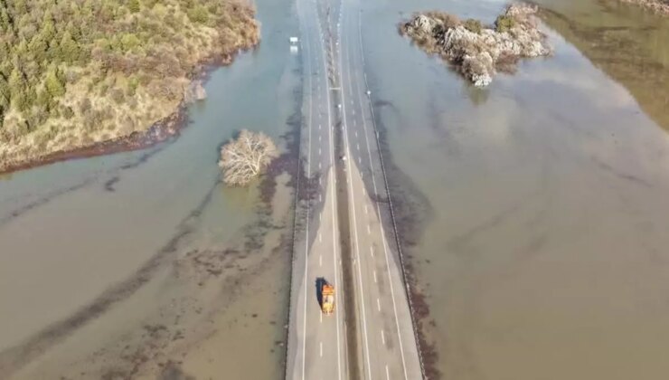 Antalya-Konya yolunu su bastı