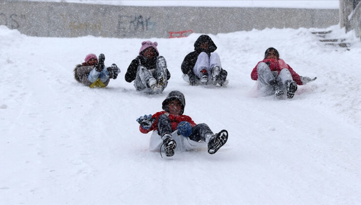 Ardahan’da eğitime kar engeli