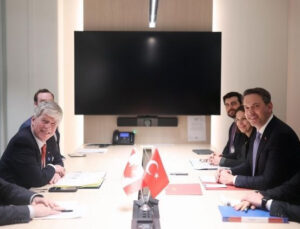 Bakan Bayraktar, Kanada Enerji Bakanı Hodgson ile görüştü