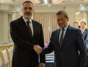 Bakan Fidan, Kamboçya Başbakanı Hun Manet ile bir araya geldi